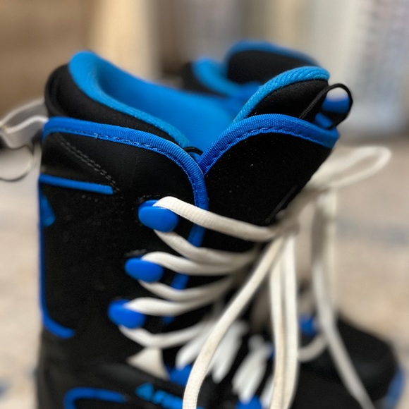 Junior snowboard boots size 20.5/2 - Picture 2 of 5